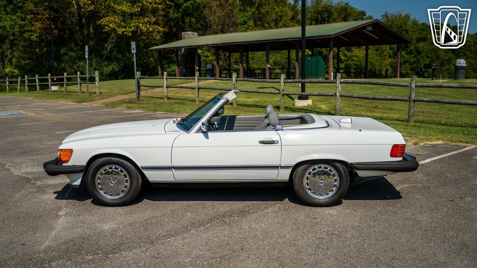 Used 1987 Mercedes-Benz 560 SL image 8