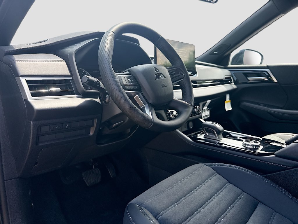 New 2026 Mitsubishi Outlander LE FWD image 9