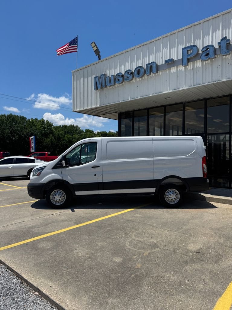 Used 2025 Ford Transit 150 Low Roof AWD image 3