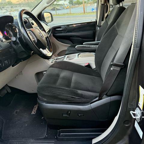 Used 2016 Dodge Grand Caravan SXT w/ Rear Park Assist Package image 11