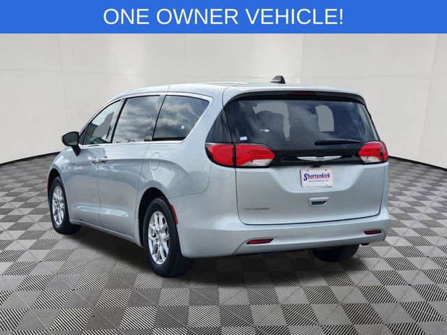 Used 2024 Chrysler Pacifica Touring-L image 3