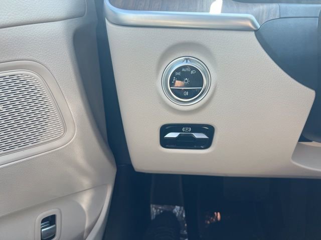 Used 2023 Mercedes-Benz C 300 Sedan image 17