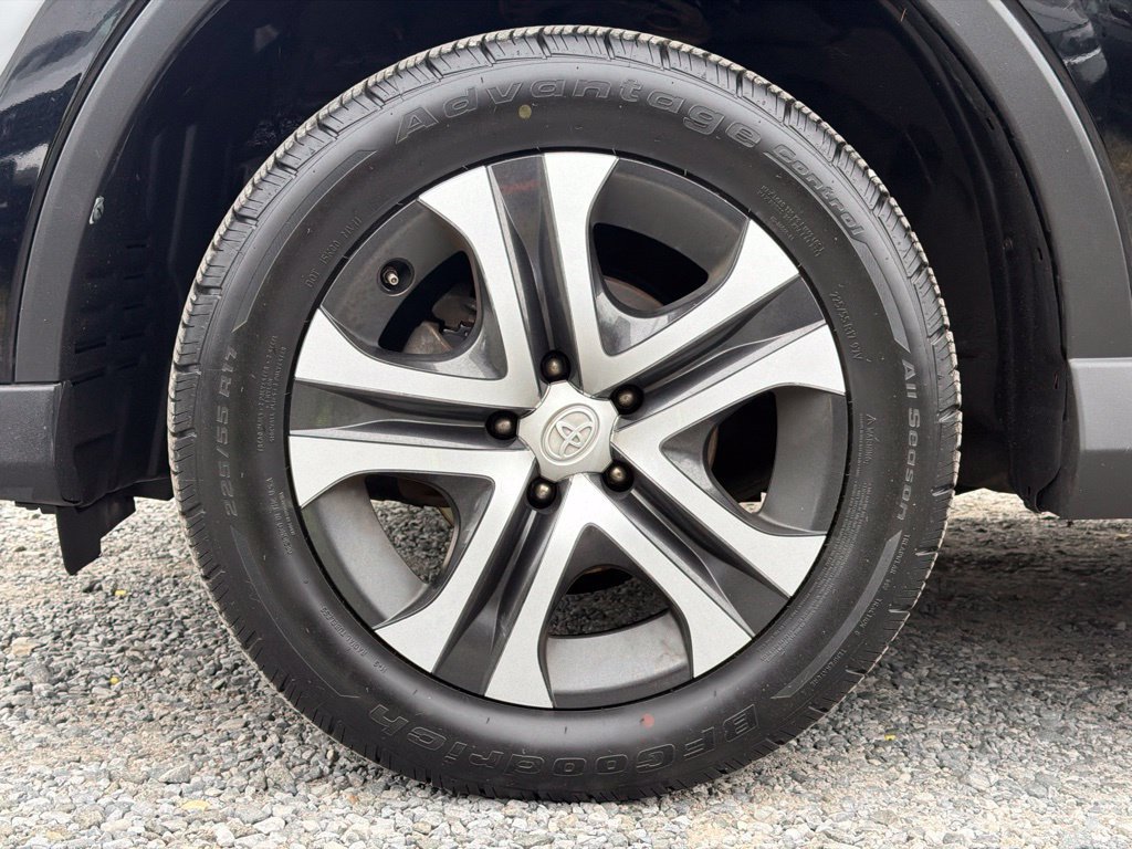 Used 2018 Toyota RAV4 LE w/ All Weather Liner Package AWD/4WD image 10
