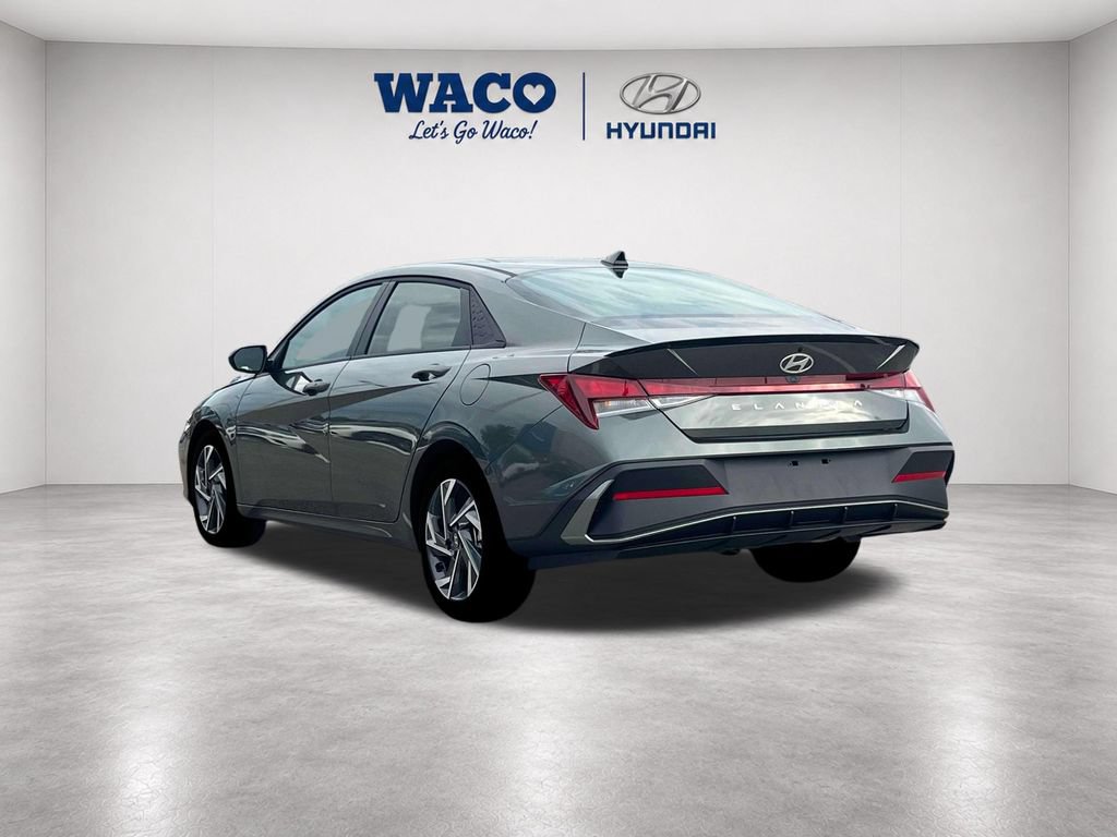 Used 2025 Hyundai Elantra Sport FWD image 5