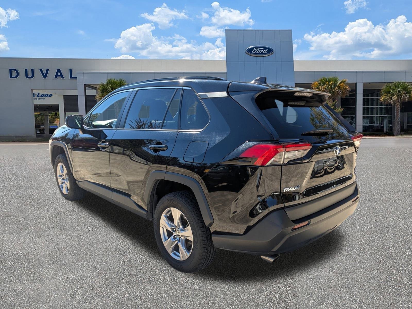 Used 2023 Toyota RAV4 XLE image 6