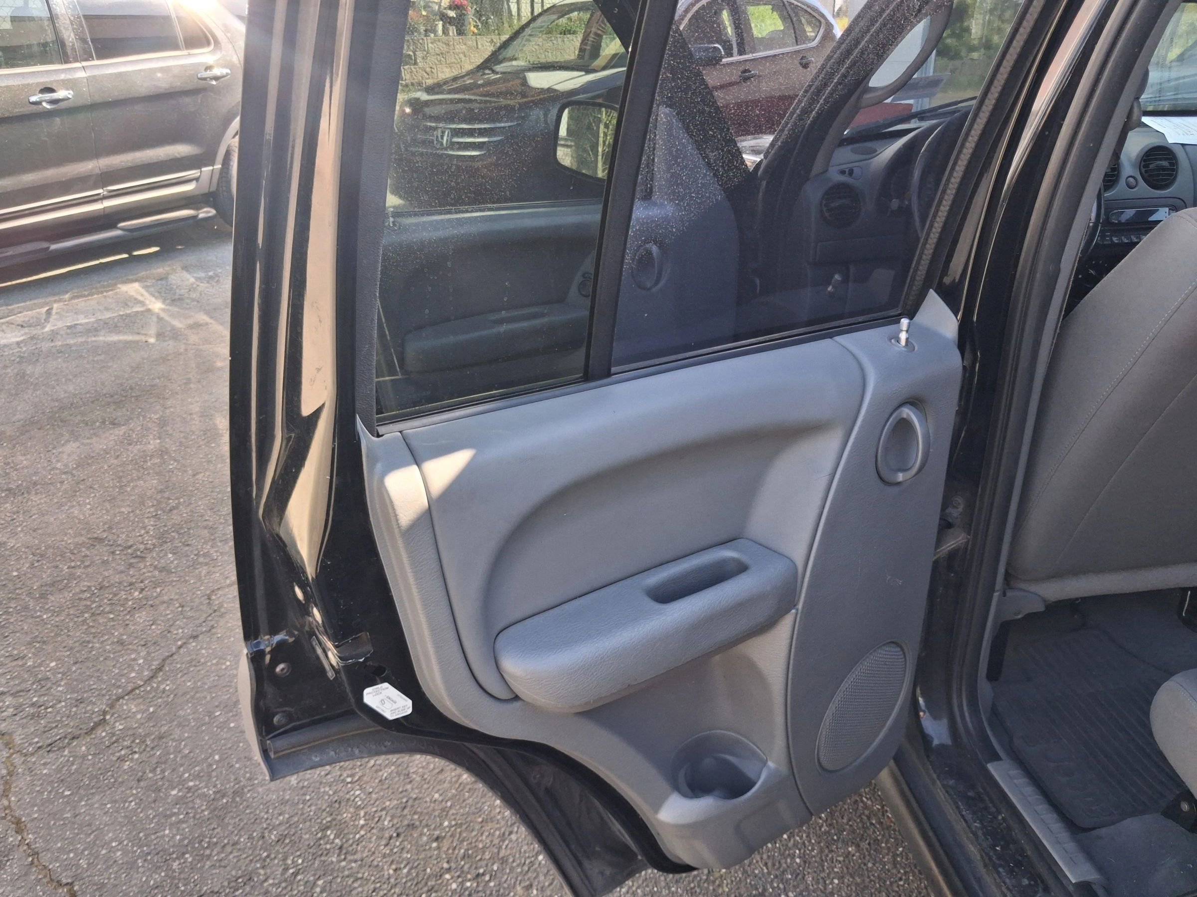 Used 2005 Jeep Liberty Sport image 9