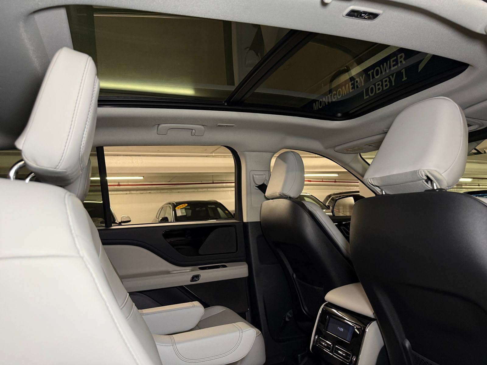 New 2026 Lincoln Aviator AWD image 8
