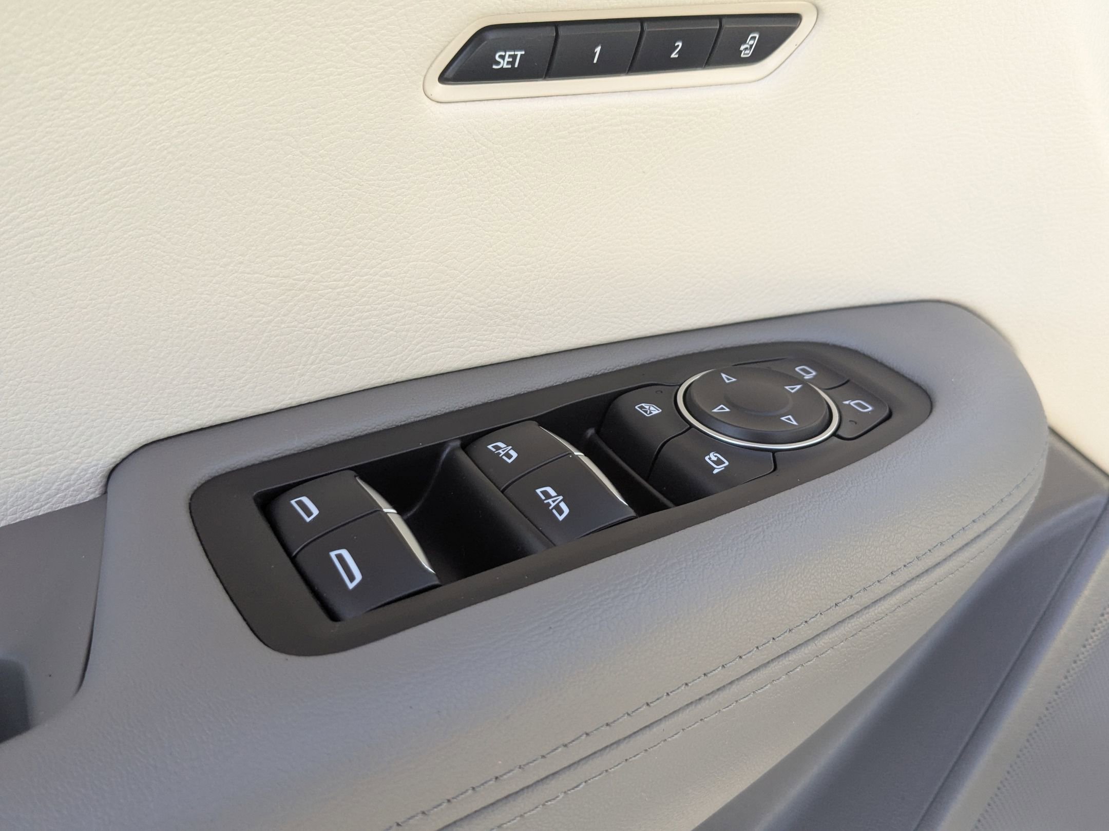 Used 2022 Cadillac XT6 Premium Luxury w/ Technology Package image 12