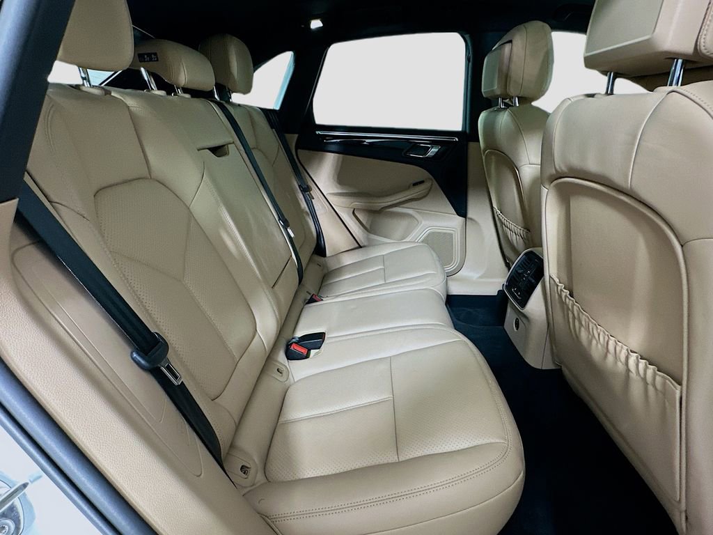 Used 2025 Porsche Macan image 29