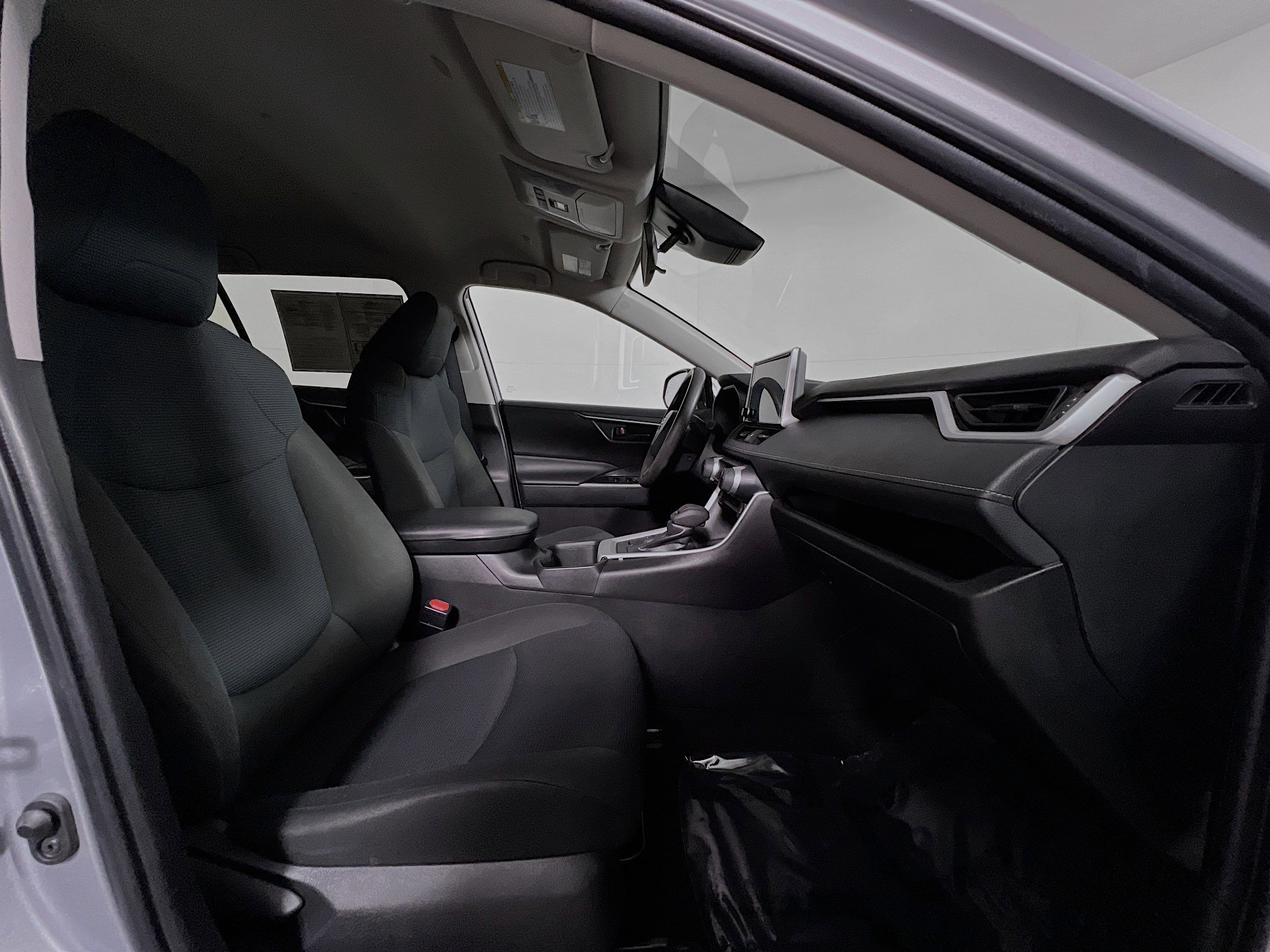 Used 2023 Toyota RAV4 LE image 31