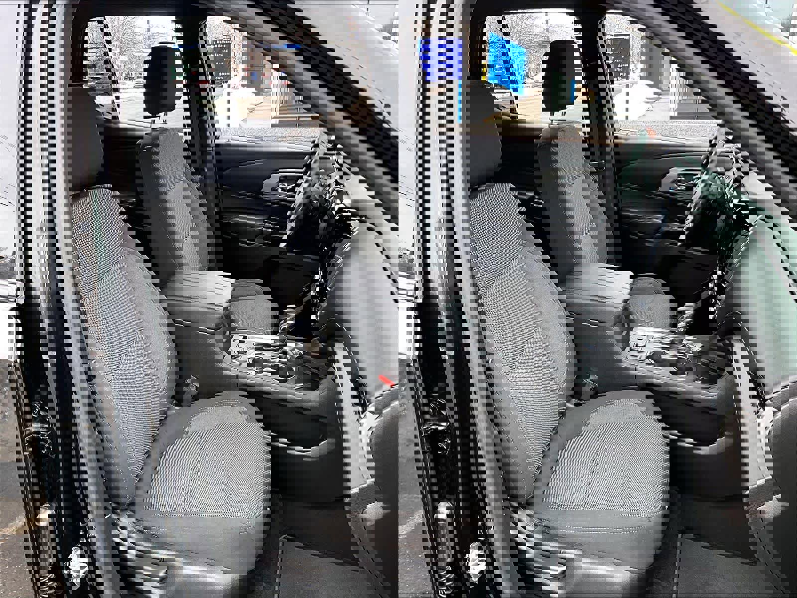 Used 2023 Chevrolet Traverse LT w/ Midnight/Sport Edition image 11