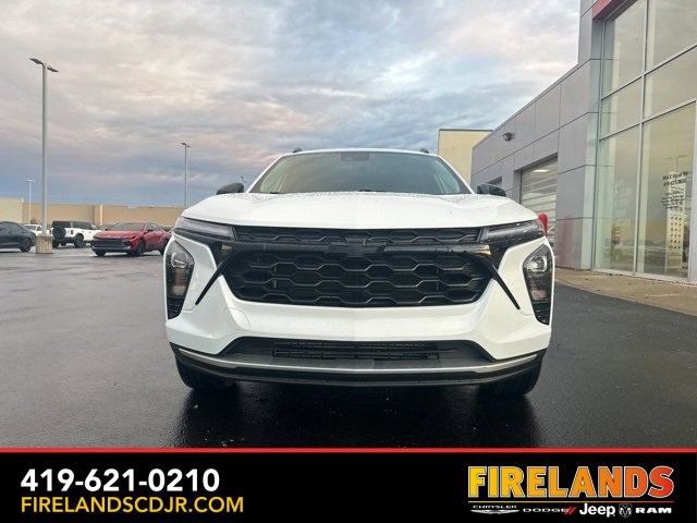 Used 2025 Chevrolet Trax LT image 2