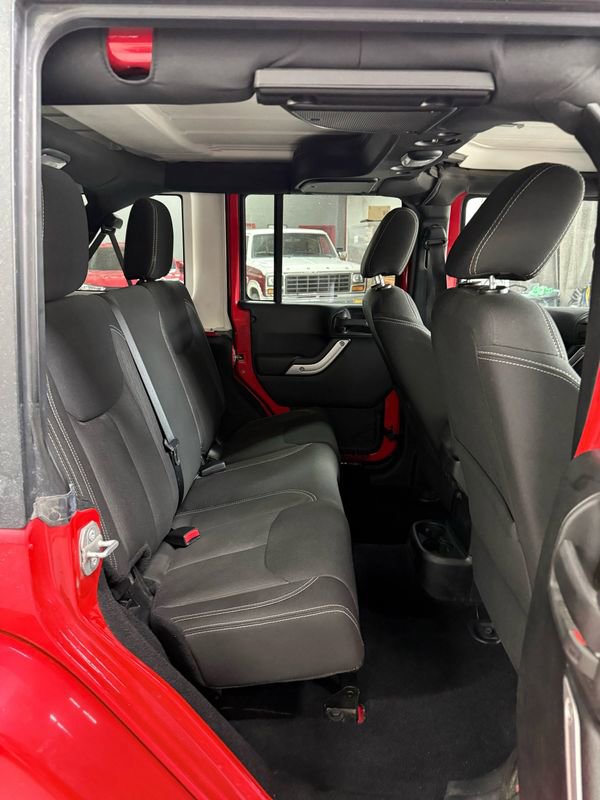 Used 2016 Jeep Wrangler Unlimited Sahara w/ Dual Top Group image 23