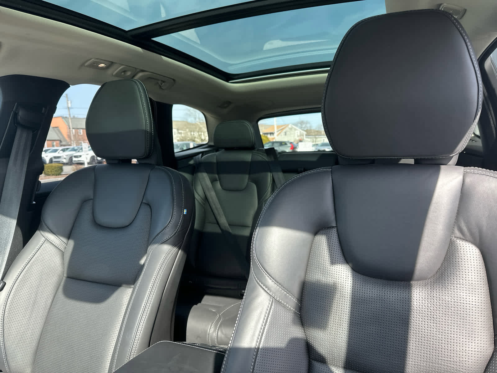 Used 2023 Volvo XC60 B5 Ultimate w/ Climate Package image 14