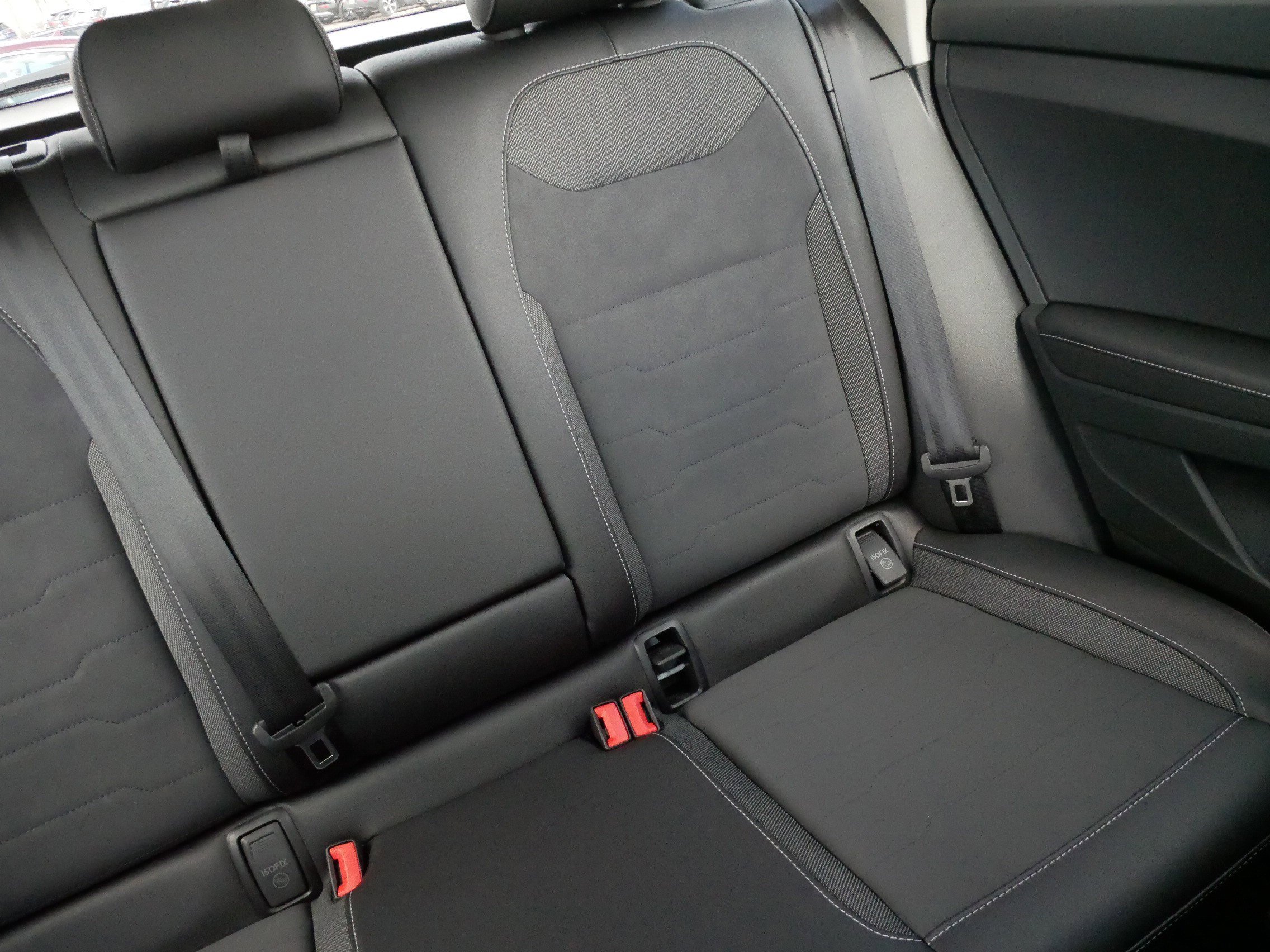 Certified 2025 Volkswagen Taos SE AWD/4WD image 15