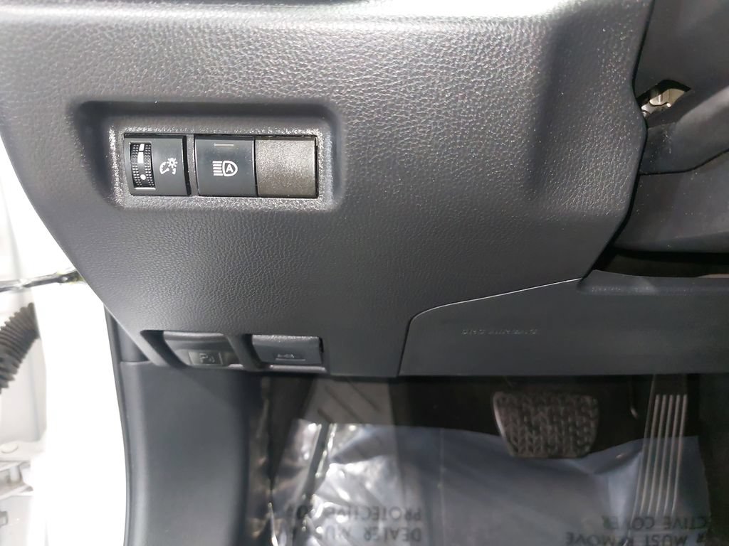 Used 2025 Toyota RAV4 XLE AWD/4WD image 25