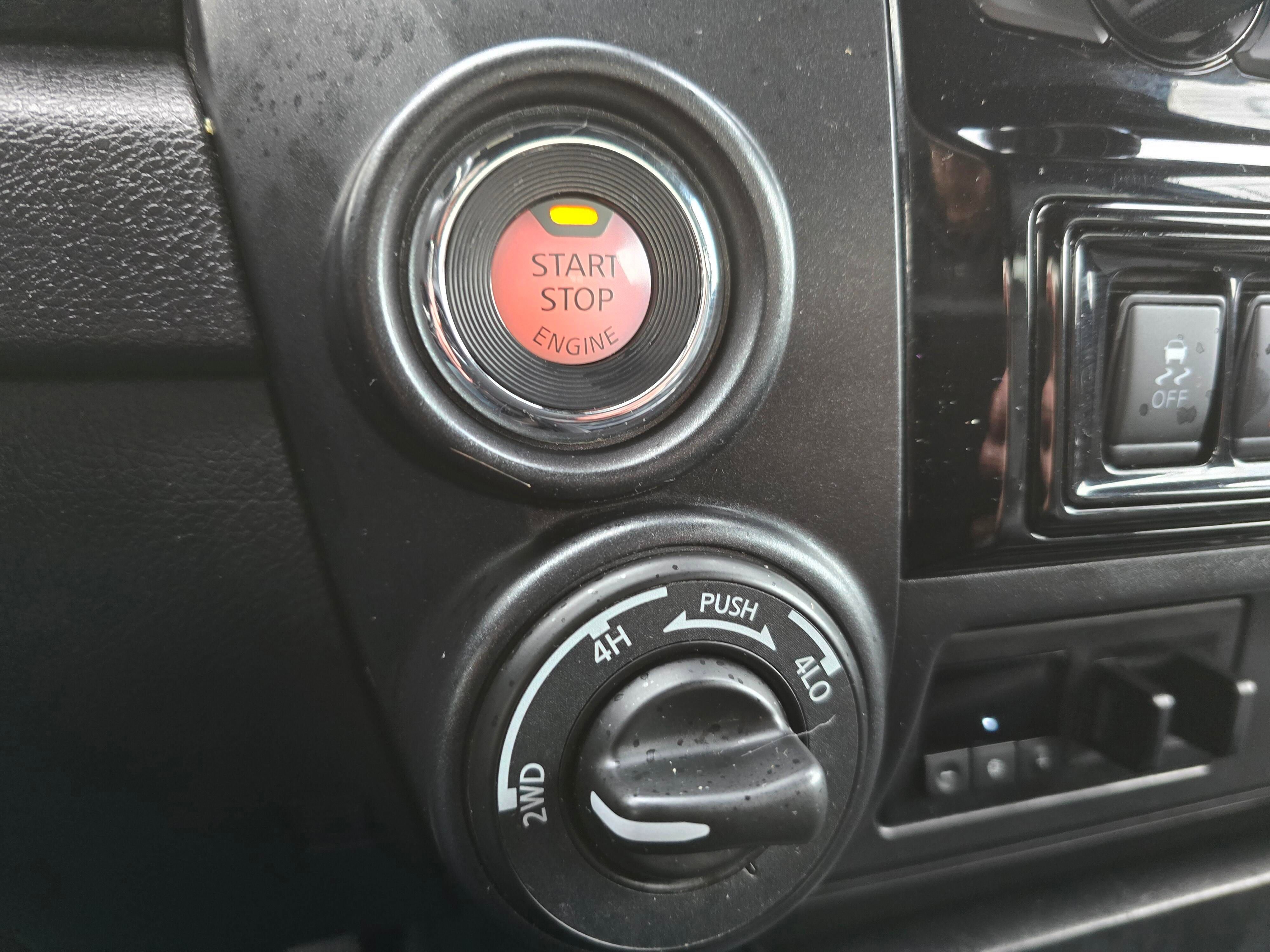 Used 2021 Nissan Titan PRO-4X w/ Pro-4x Convenience Package image 18