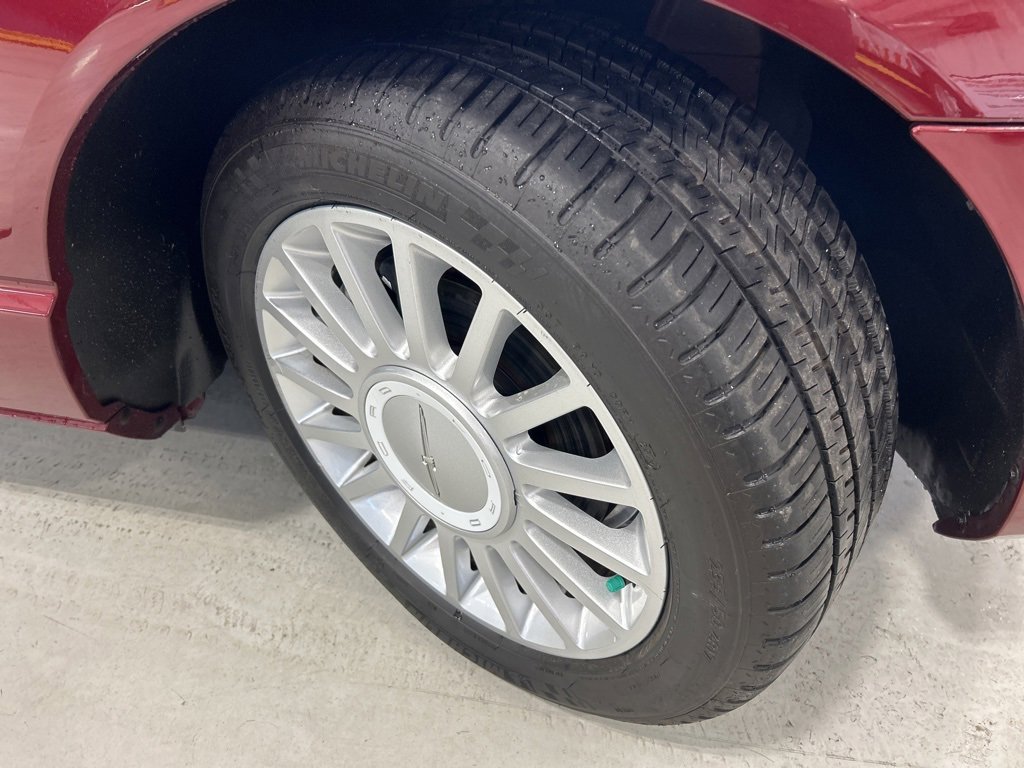 Used 2004 Ford Thunderbird image 14