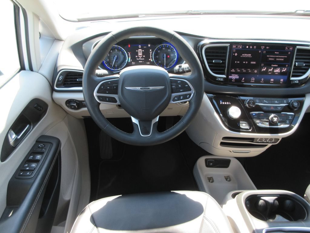 Used 2024 Chrysler Pacifica Touring-L FWD image 14
