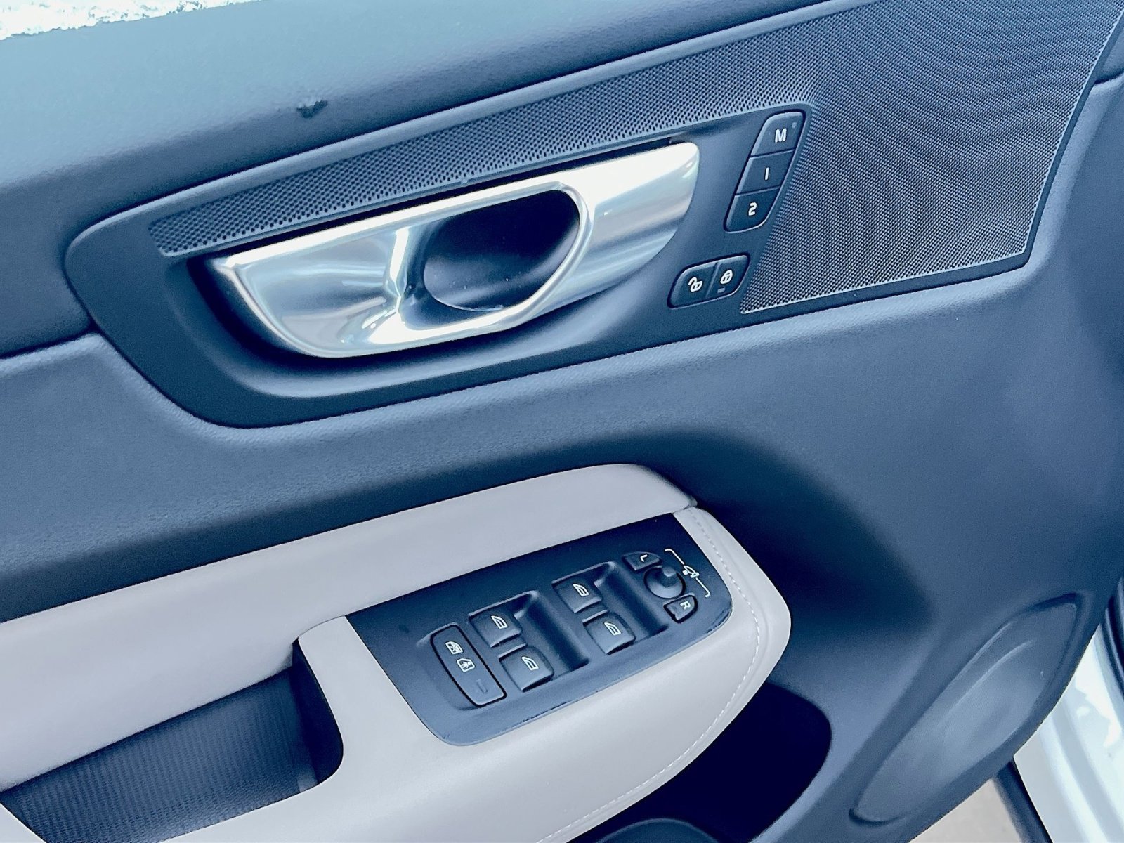 New 2026 Volvo XC60 B5 Plus w/ Protection Package Premier image 15