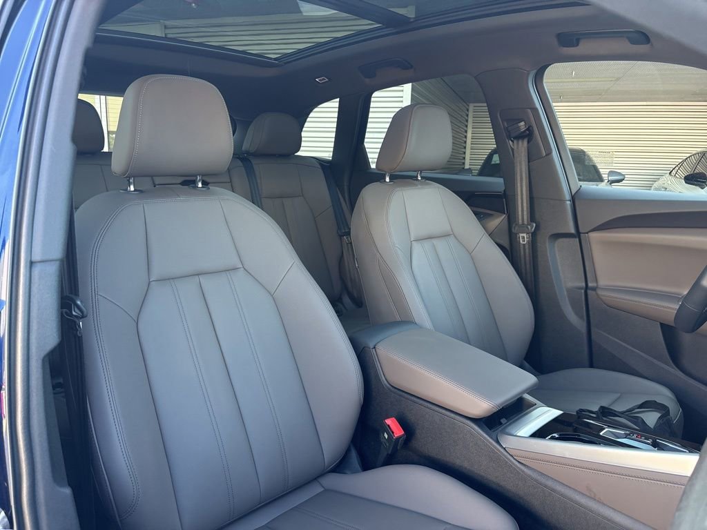 Used 2025 Audi Q5 Premium w/ Convenience Package AWD/4WD image 16