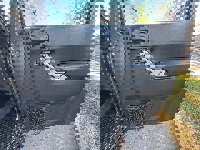 Used 2017 Jeep Wrangler Unlimited Rubicon w/ Connectivity Group image 38