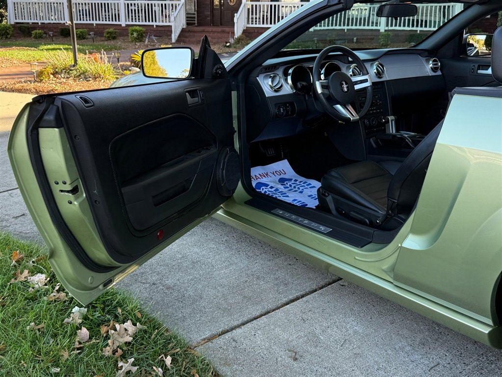 Used 2006 Ford Mustang GT RWD image 43