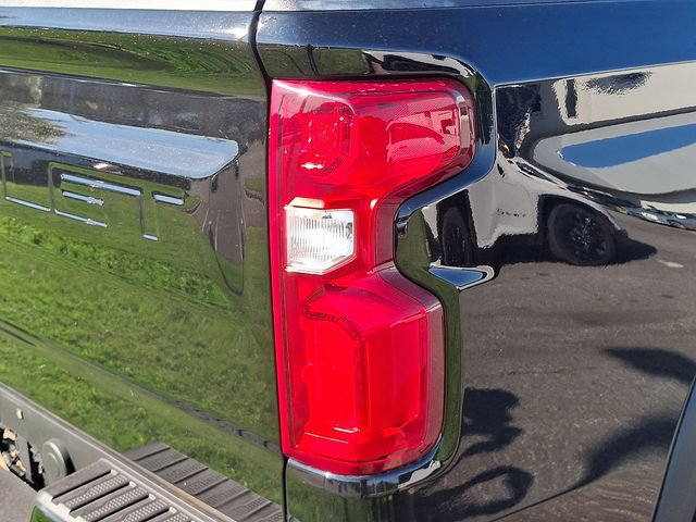 Used 2025 Chevrolet Silverado 1500 ZR2 w/ Technology Package AWD/4WD image 9