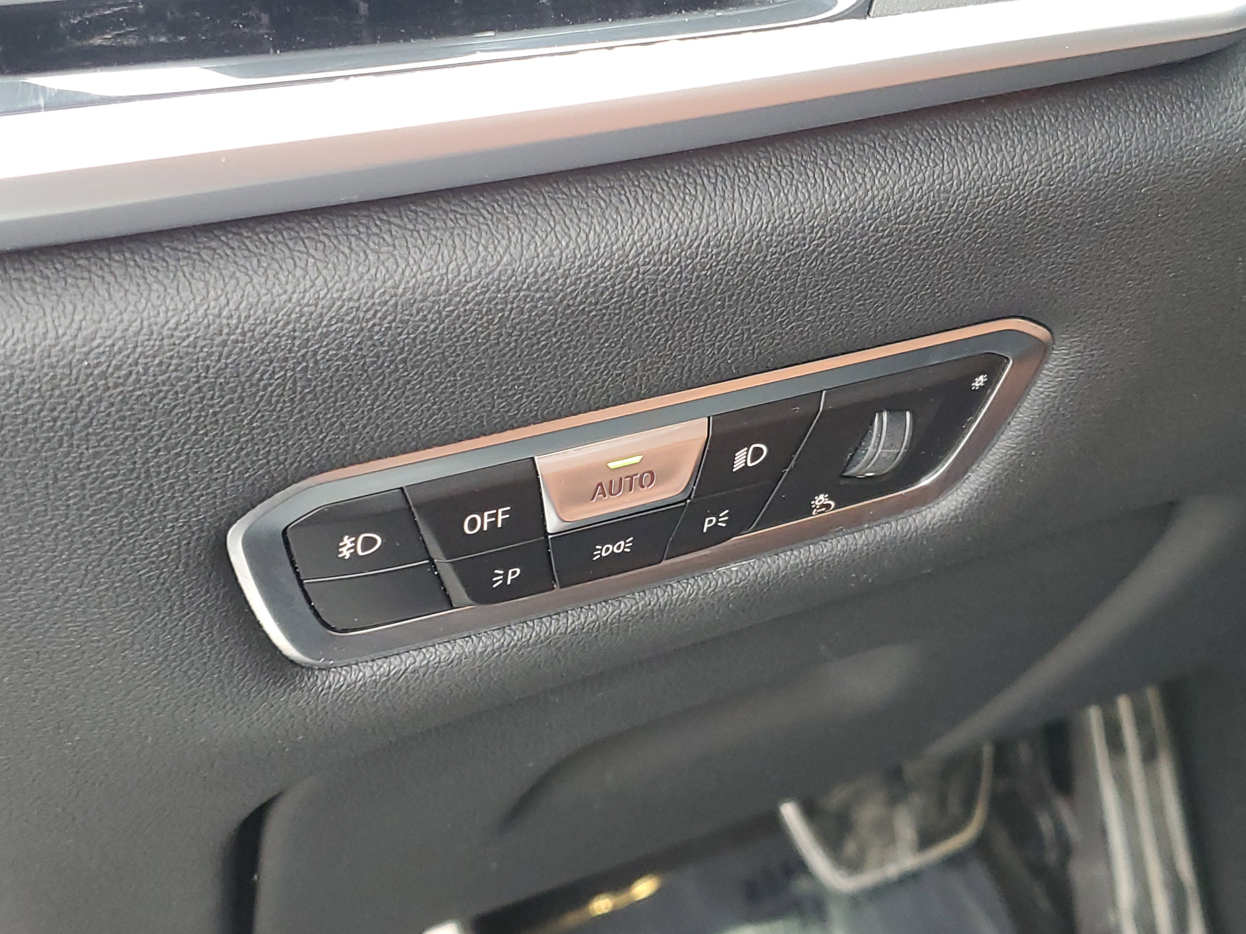 Used 2022 BMW X7 M50i image 11