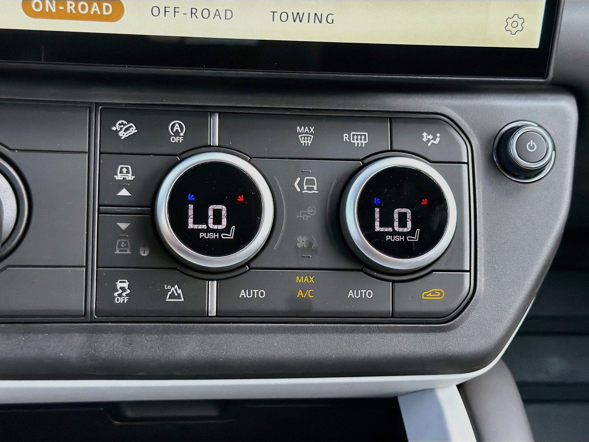 New 2026 Land Rover Defender 110 X-Dynamic SE AWD/4WD image 35