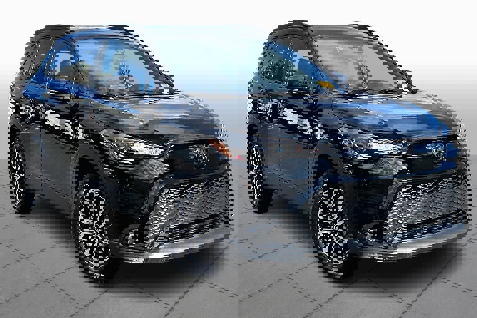 Used 2024 Toyota Corolla Cross SE image 2