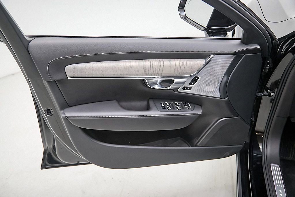 Certified 2023 Volvo S90 B6 Ultimate w/ Lounge Package image 10