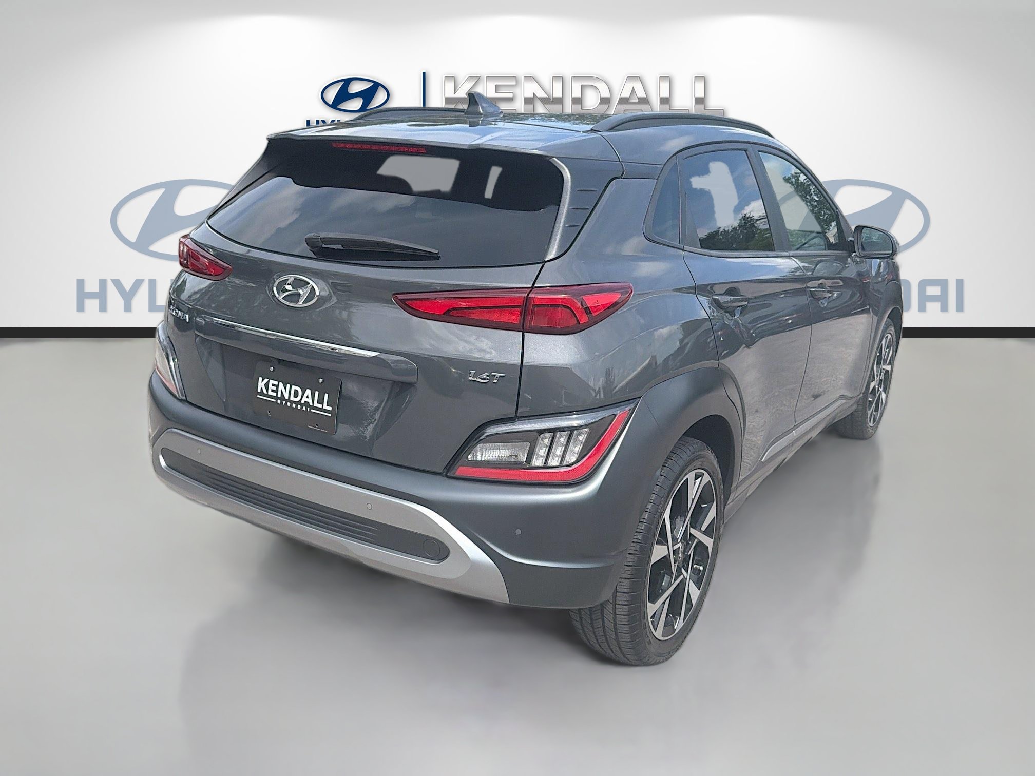 Used 2023 Hyundai Kona Limited w/ Cargo Package FWD image 6