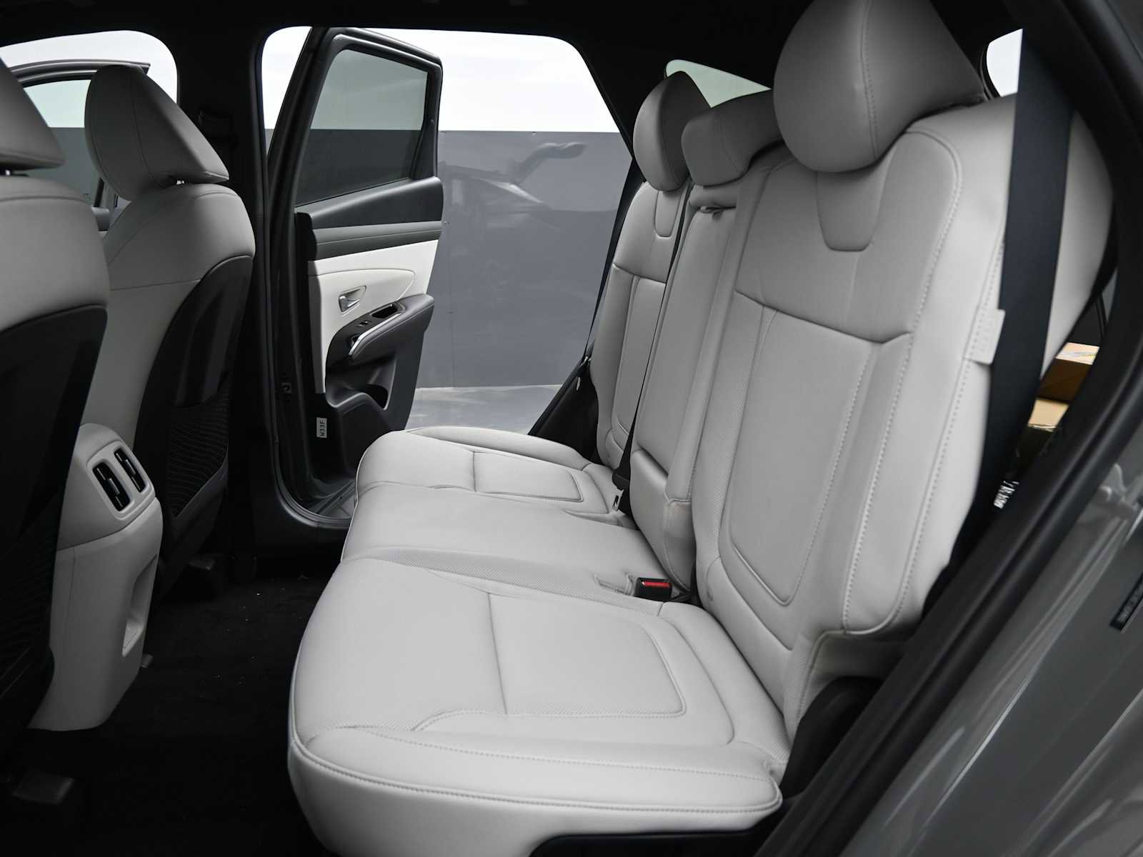 Used 2025 Hyundai Tucson Limited image 14