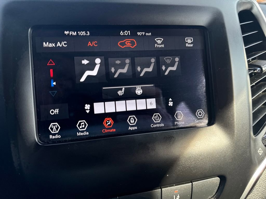 Used 2021 Jeep Cherokee Latitude Plus AWD/4WD image 36