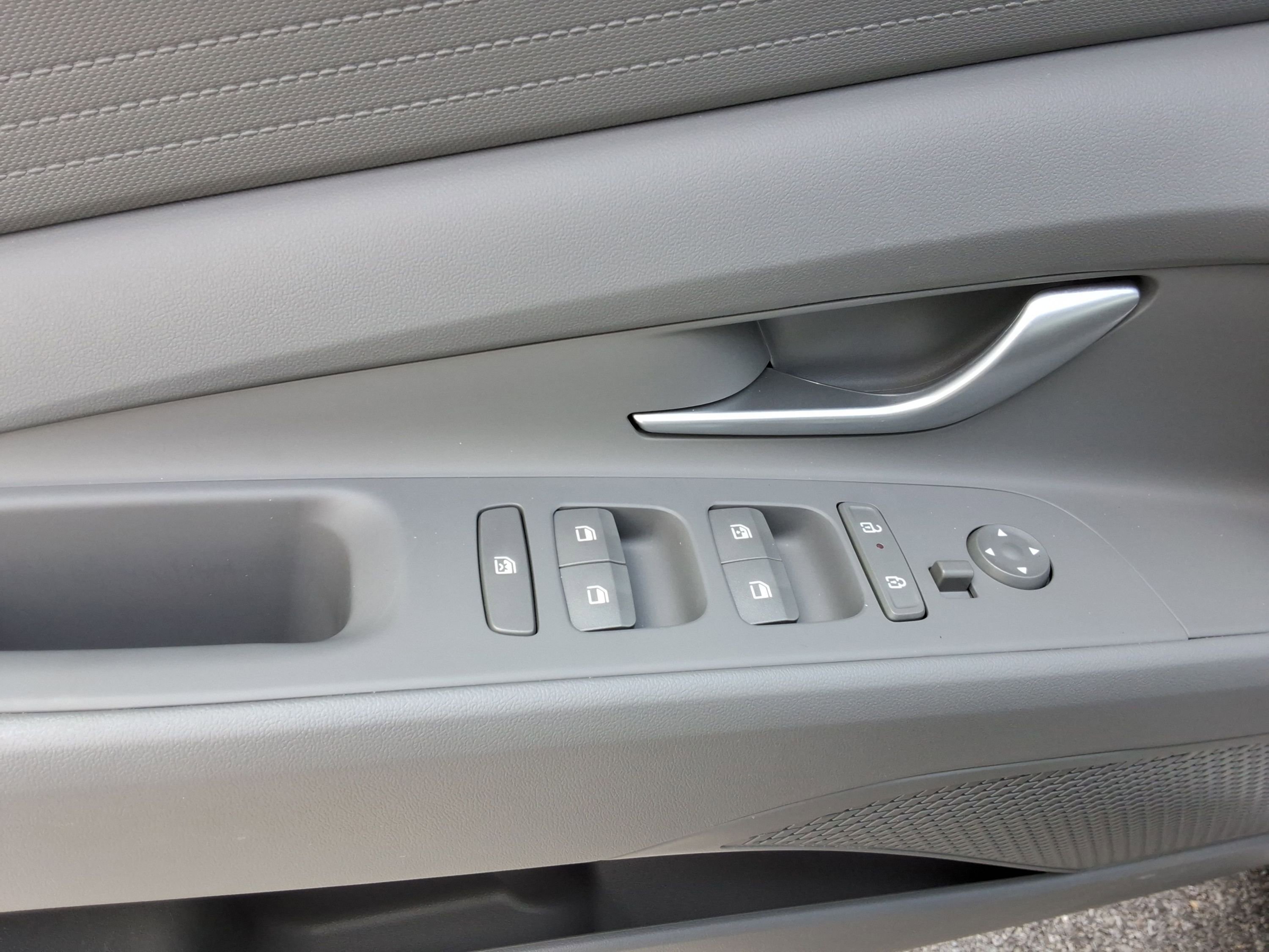 Used 2024 Hyundai Elantra SEL FWD image 21