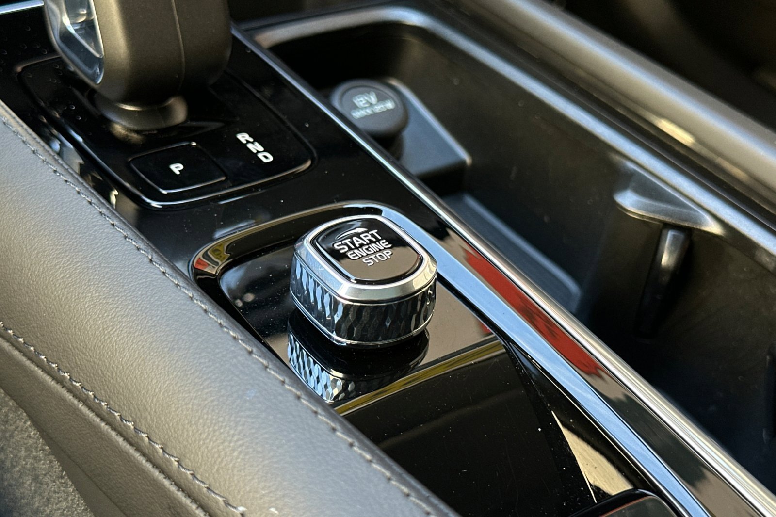 Certified 2025 Volvo XC90 B5 Core w/ Protection Package Premier image 26