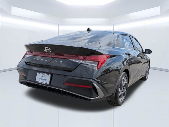Certified 2025 Hyundai Elantra SEL FWD image 4