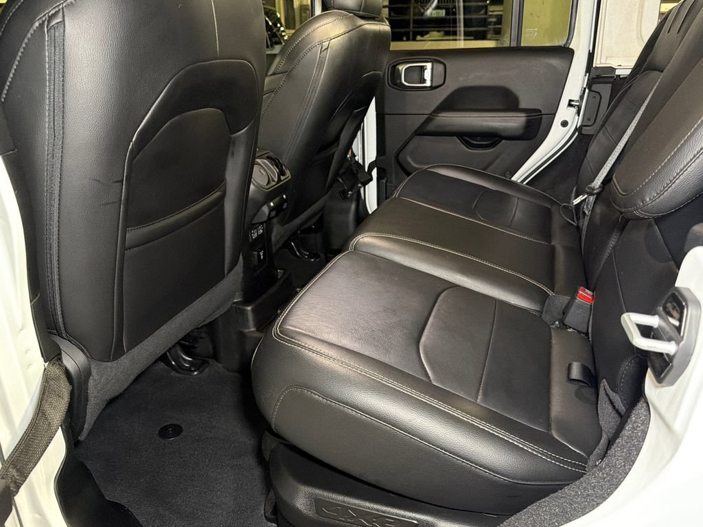 Used 2022 Jeep Wrangler Unlimited Sahara AWD/4WD image 12