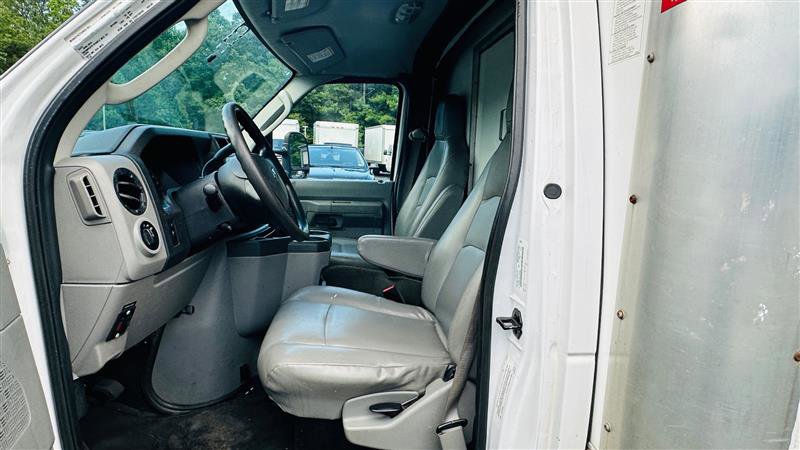 Used 2018 Ford E-350 and Econoline 350 Super Duty image 14