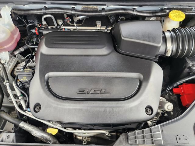 Used 2023 Chrysler Voyager LX FWD image 26