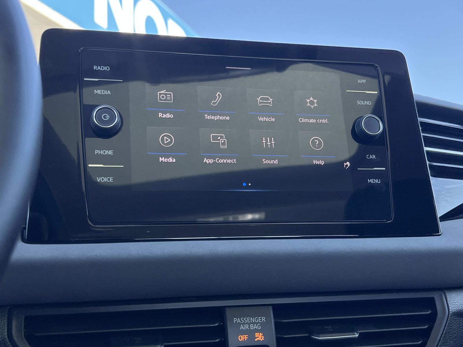 Used 2025 Volkswagen Jetta SE FWD image 13
