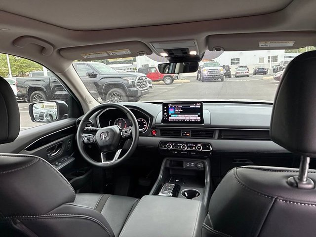 Used 2025 Honda Pilot Touring image 26