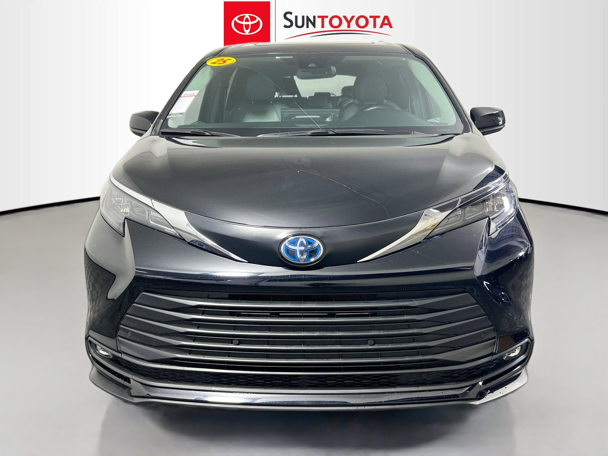 Used 2025 Toyota Sienna XLE image 10