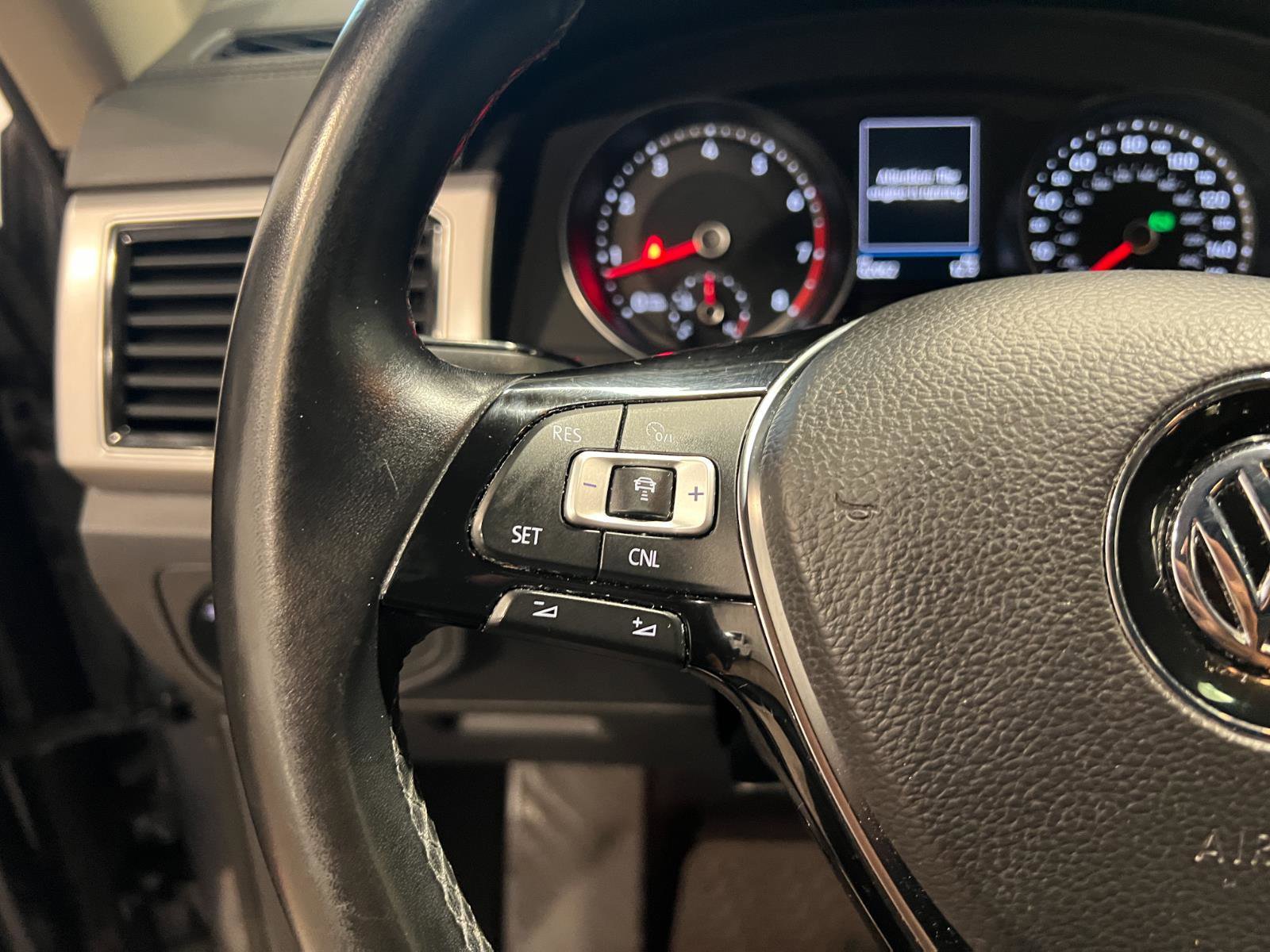 Used 2018 Volkswagen Atlas SEL w/ R-Line Package image 13