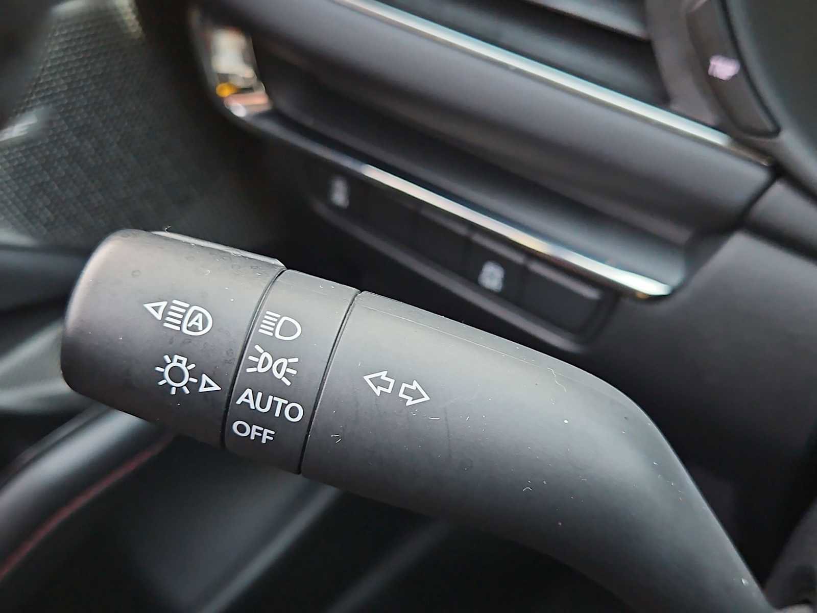 Used 2023 MAZDA MAZDA3 s image 27