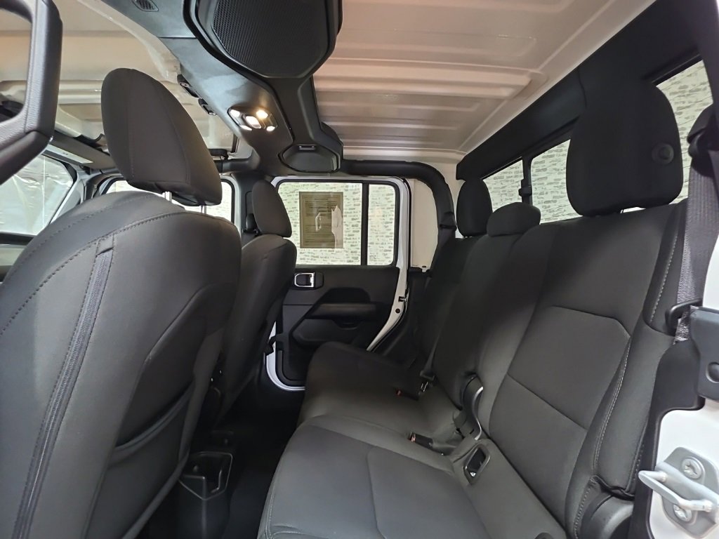 Used 2023 Jeep Gladiator Overland image 18