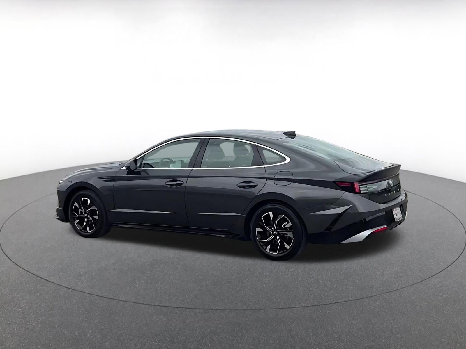 Used 2025 Hyundai Sonata SEL FWD image 3
