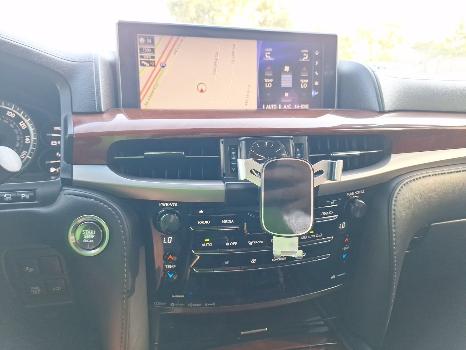 Used 2021 Lexus LX 570 4WD w/ Luxury Package image 27