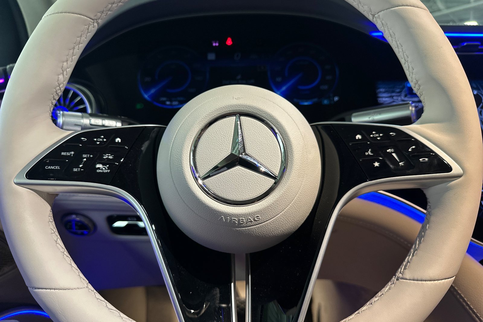New 2026 Mercedes-Benz EQS 400 4MATIC SUV image 24
